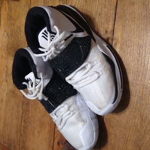 Men’s 2020 Kyrie 6 Team 'White Black size 8 shoes basketball sneaker